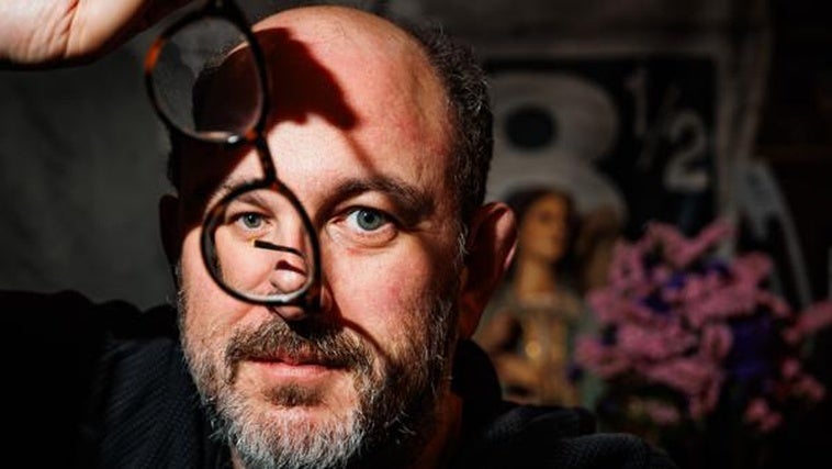 Borja Cobeaga:  «Siempre he visto el humor como una venganza contra la realidad y como un arma de relativización total»