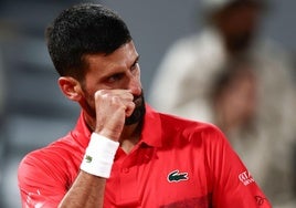Djokovic se agiganta ante Zverev en la noche parisina y acepta el desafío de Sinner