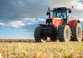 Muere un hombre de 84 años al volcar el tractor que conducía en el municipio granadino de Baza