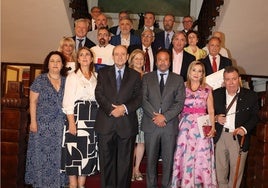 Foto de los premiados con las Fiambreras de Plata 2025 en el Círculo de la Amistad