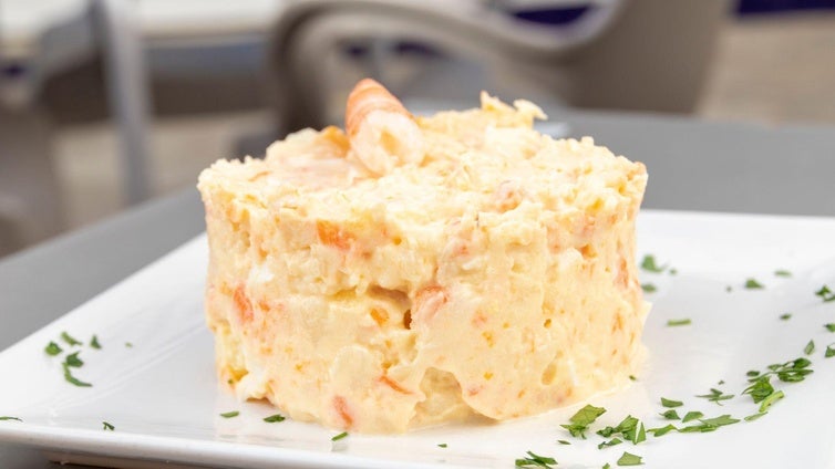 El ingrediente que todos usan mal en la ensaladilla: esto hace que quede pastosa