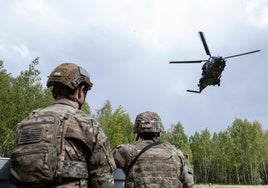 EE.UU. insiste en que los países de la OTAN dediquen el 5% en Defensa: «Incluidos nuestros amigos de España»