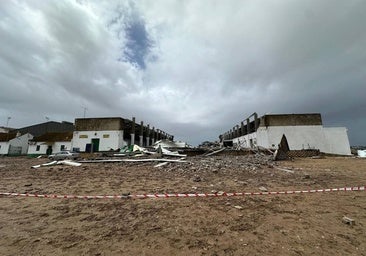 Estado en el que quedó la nave derrumbada en el Cortijo El Sequero de Coria del Río