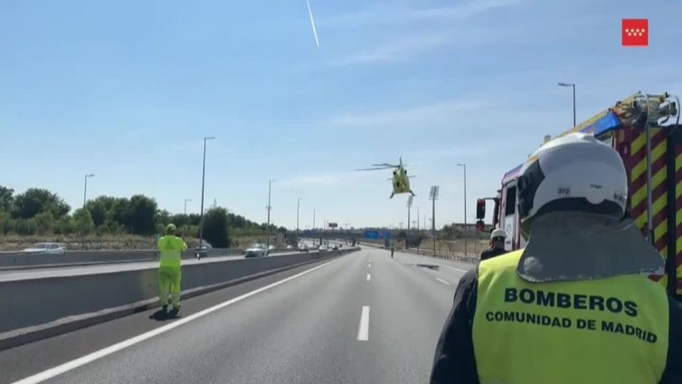 Herido grave un conductor tras volcar su vehículo en la Alcalá de Henares