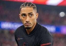 La coches de lujo de Raphinha, la estrella brasileña atípica en el fútbol que triunfa en el Barcelona