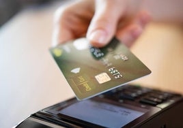 Cuidado con el 'carding': uno de los trucos que más usan para desplumarte
