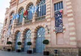 Cádiz saca a licitación las cuatro nuevas placas en bronce para el Paseo de la Fama del Carnaval.