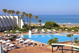 Chiclana bate récord en abril: más turistas, más empleo y más noches de hotel