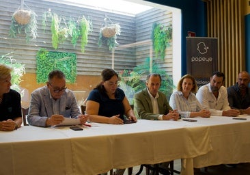 De izquierda a derecha: Marta Garat, Javier Ruiz, José María Román, Manuela Pérez, Tomás Mayo y Francis Mayo