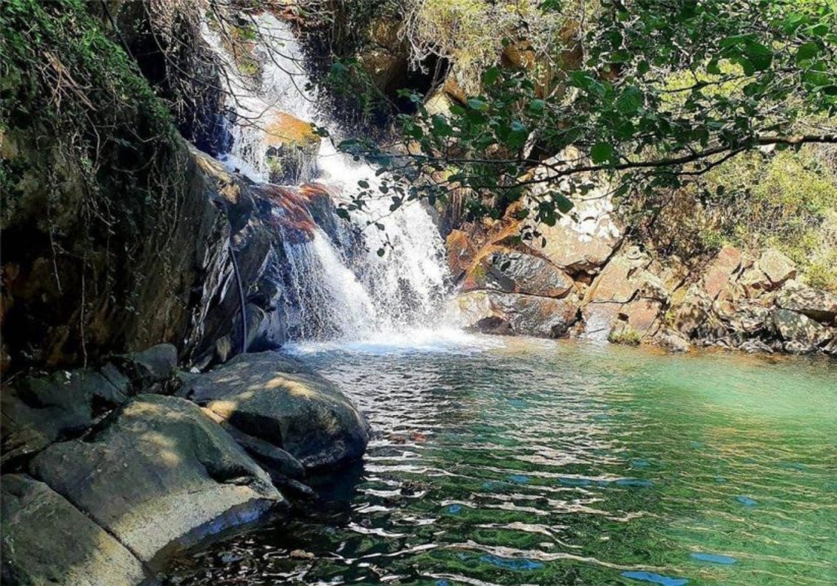 Esta ruta conduce a un tesoro escondido en plena Sierra de Cádiz: una cascada con aguas cristalinas